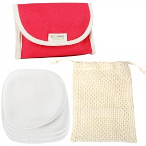 une trousse rose avec 4 lingettes pour se démaquiller en eucalyptus. Filet de lavage. Tendances d'Emma