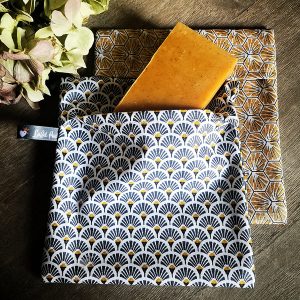 pochette à savon avec le savon solide